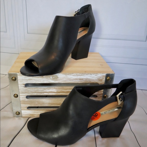 NWOT Tahari shoes. 9.5 - Picture 4 of 4